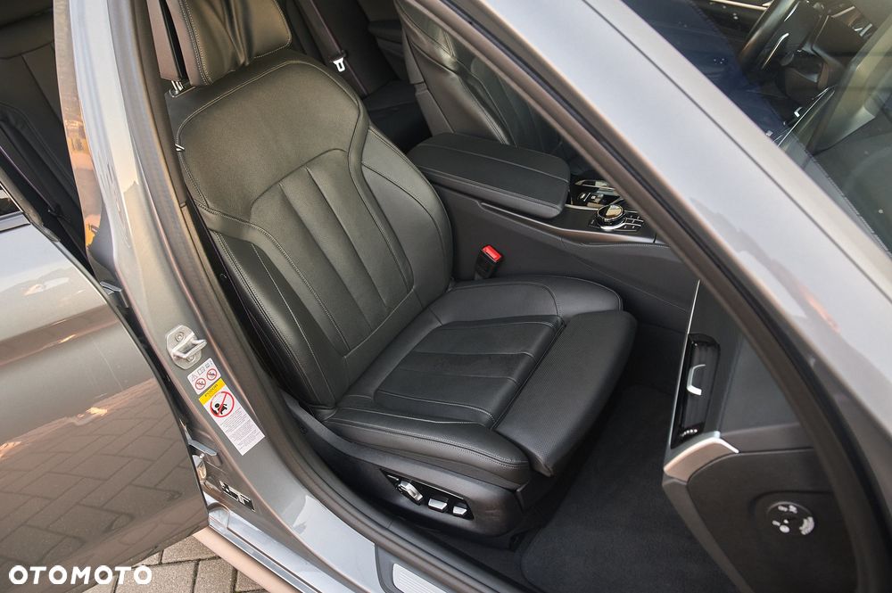 BMW Seria 5 530d xDrive - 25