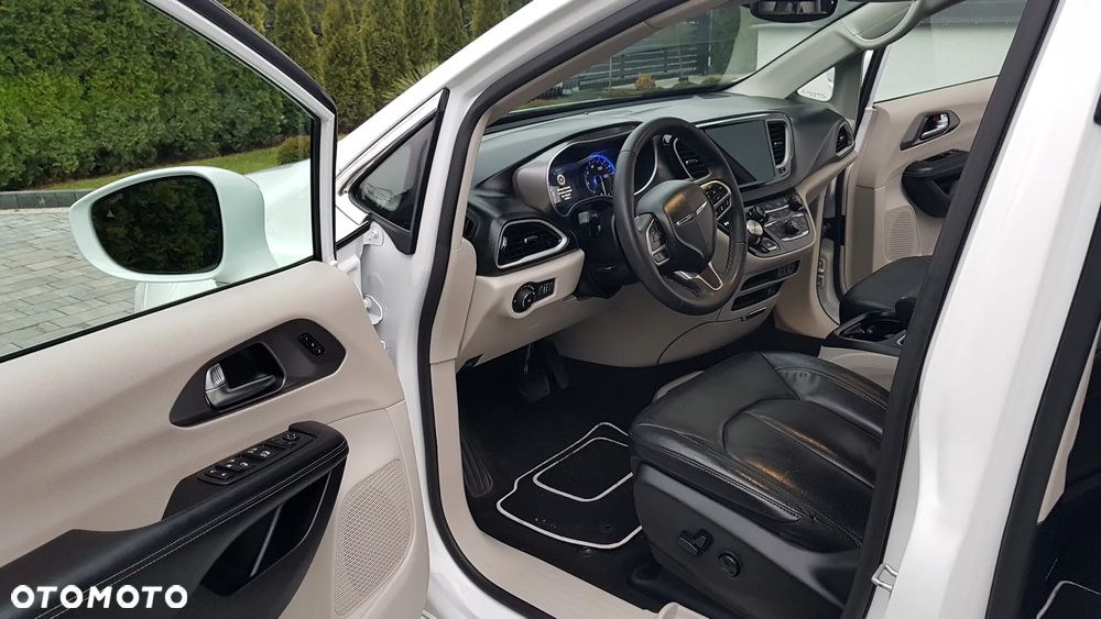 Chrysler Pacifica - 24