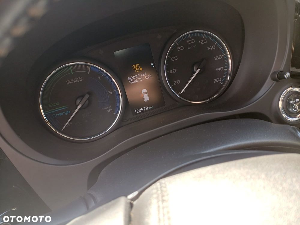 Mitsubishi Outlander 2.4 4WD Diamant+ - 7