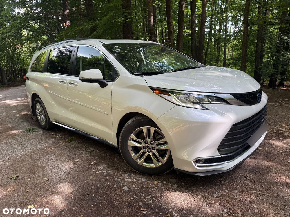 Toyota Sienna - 1
