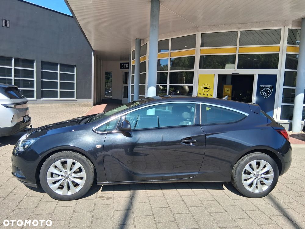 Opel Astra 2011 photo 2