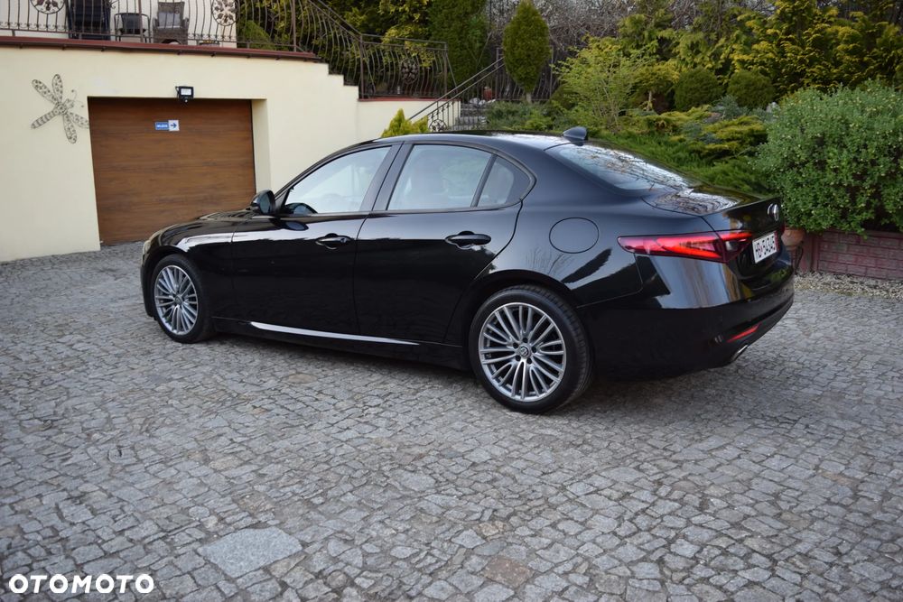 Alfa Romeo Giulia 2.2 AT8 Executive - 4
