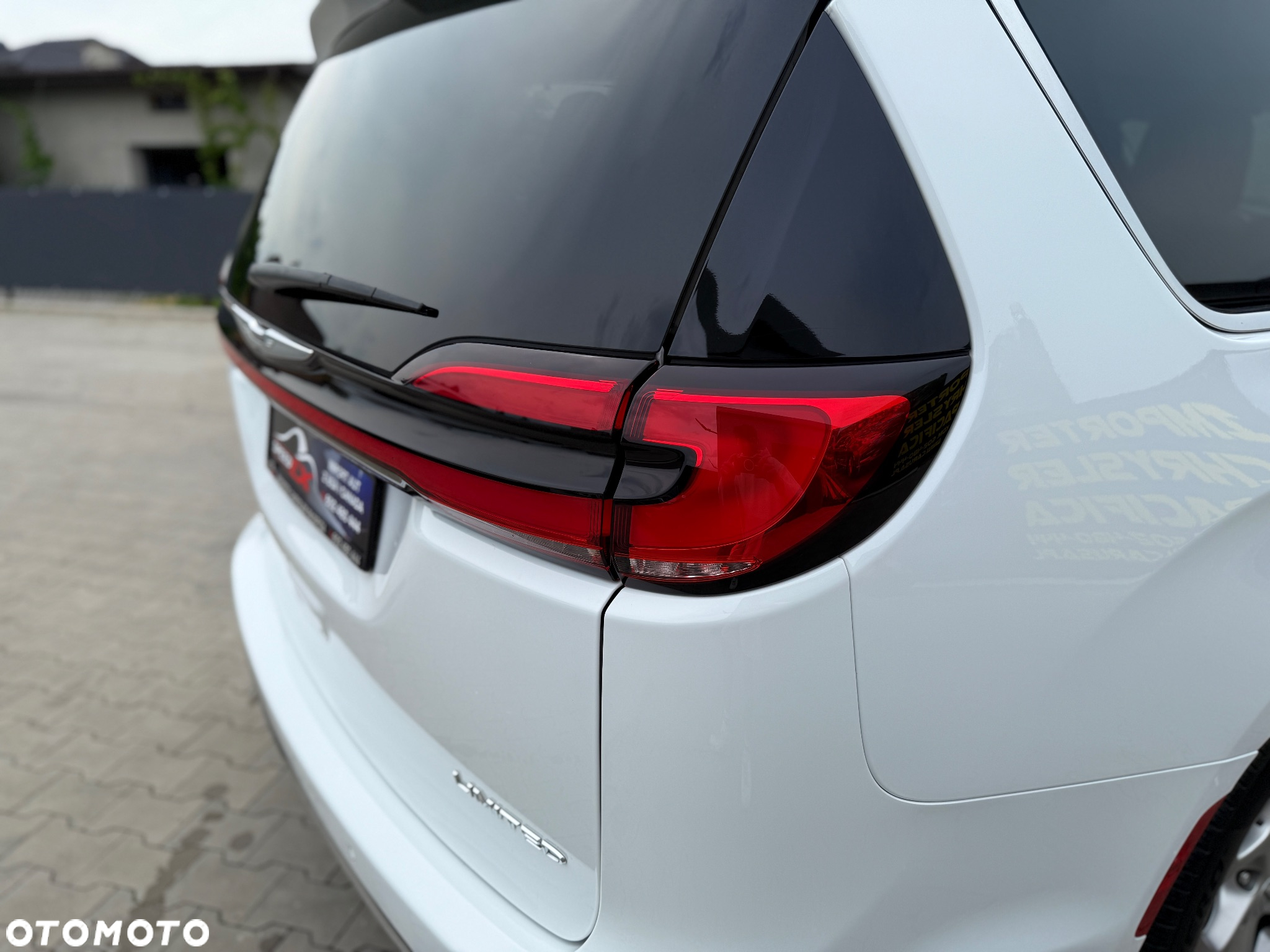 Chrysler Pacifica - 13