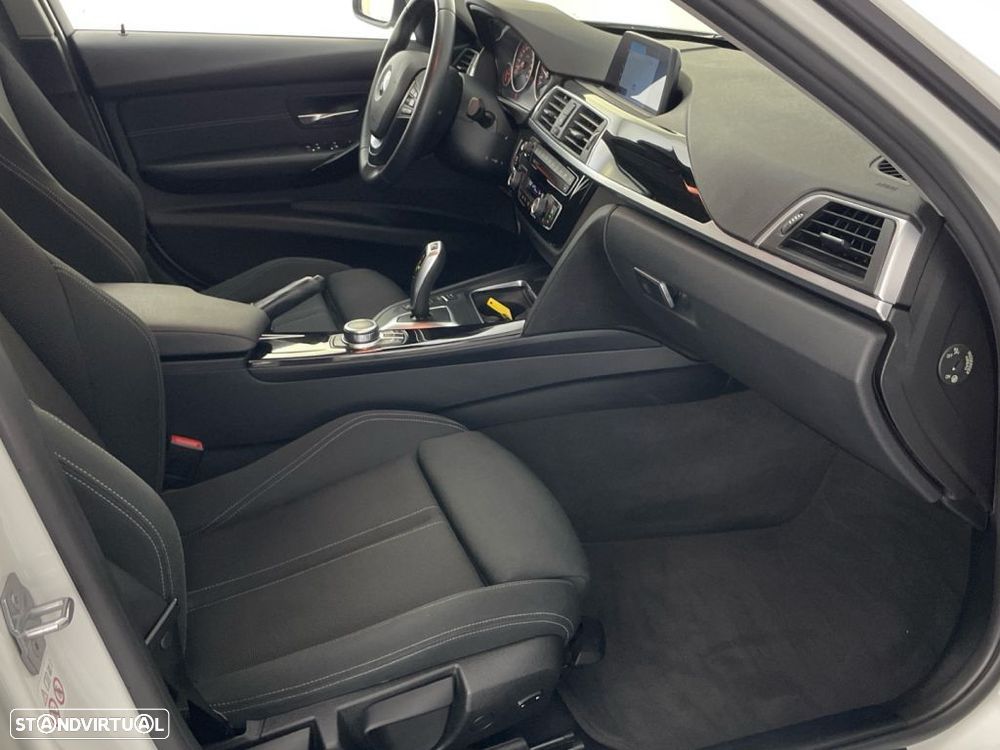BMW 318 d Auto - 21
