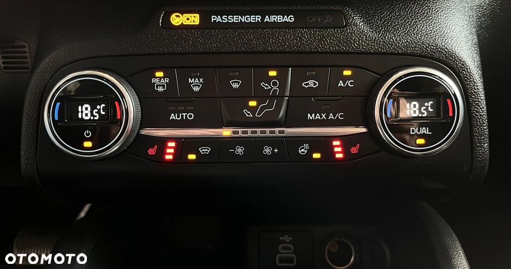 Ford Focus 1.5 EcoBlue Start-Stopp-System TITANIUM - 17