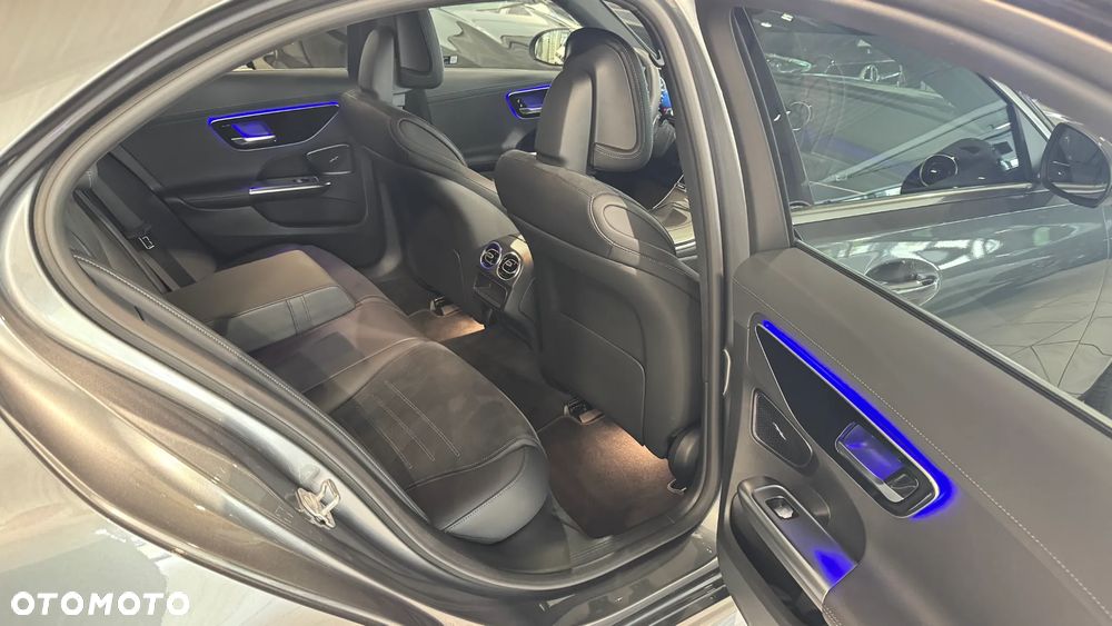 Mercedes-Benz Klasa C 300 e PHEV 4-Matic AMG - 33