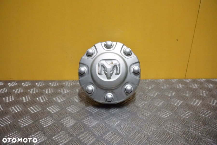 DODGE RAM 2500 3500 2019 - Osłona Piasty Dekiel Kołpak Srebrny USA - 1
