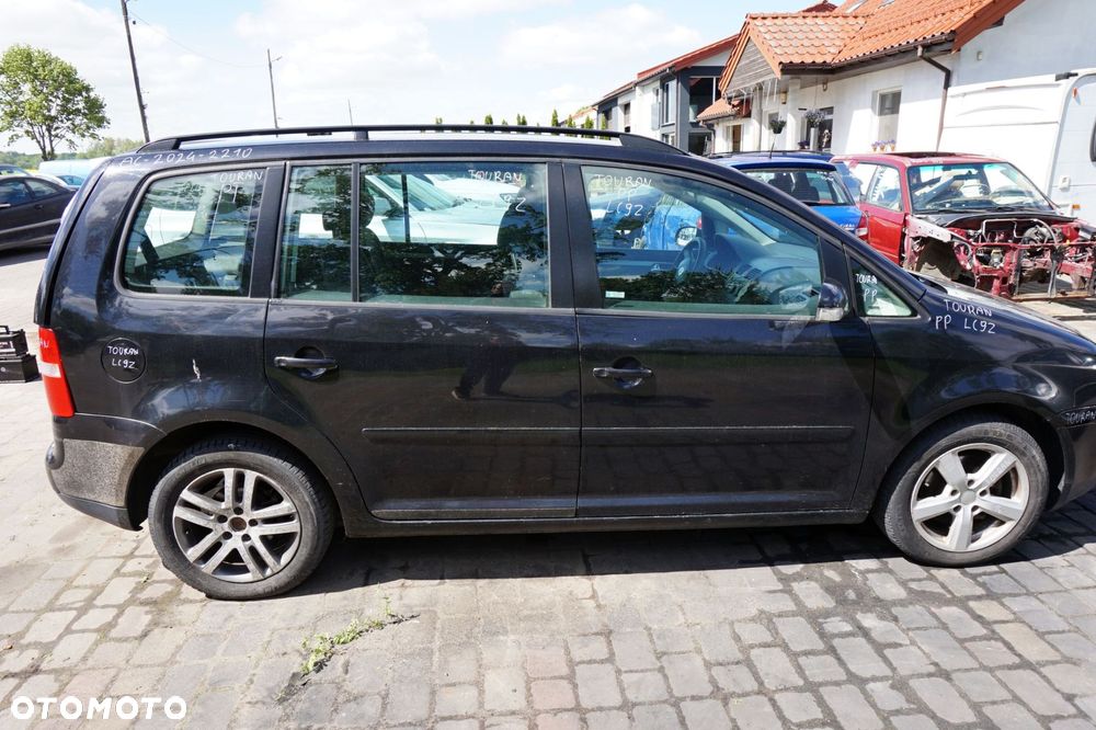 VOLKSWAGEN TOURAN I 1T 2003 LC9Z 2.0 TDI AZV 140KM GNE CZARNY na części - 6