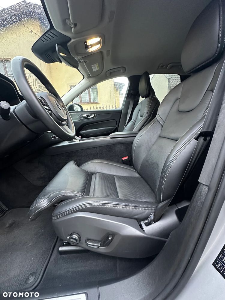 Volvo XC 60 B4 B Plus Dark - 9