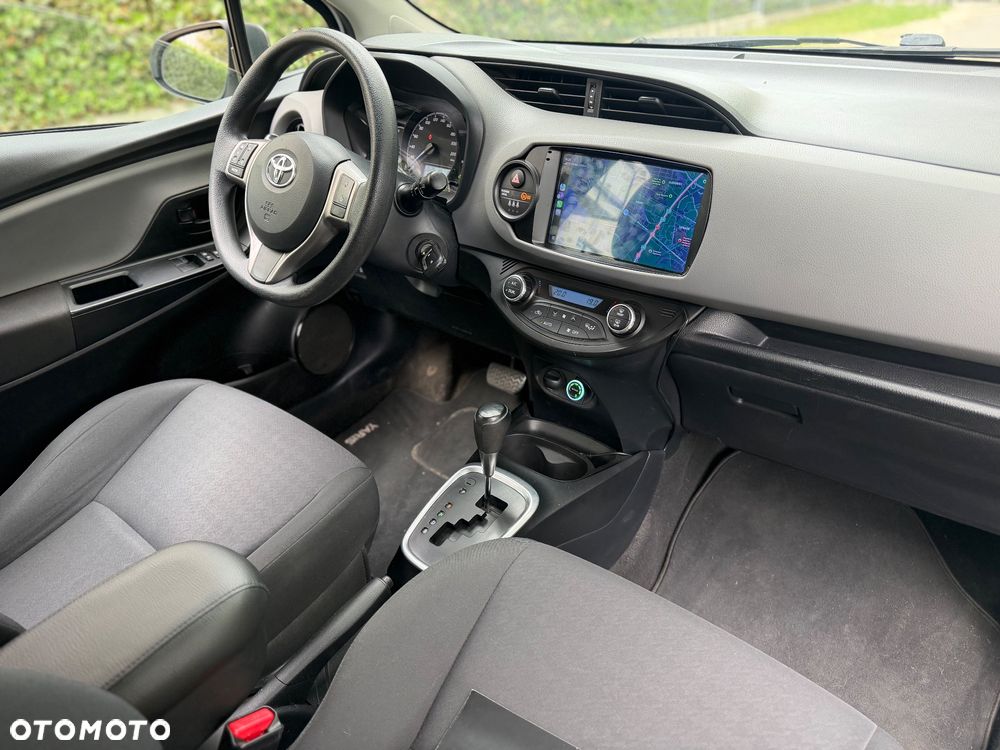 Toyota Yaris Hybrid 100 Premium - 7