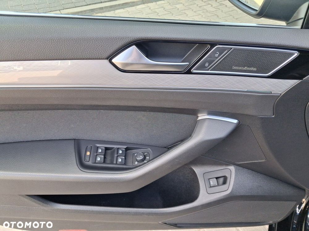 Volkswagen Passat - 15