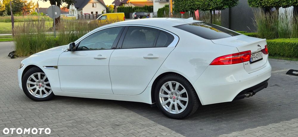 Jaguar XE 2.0 D R-Sport - 26