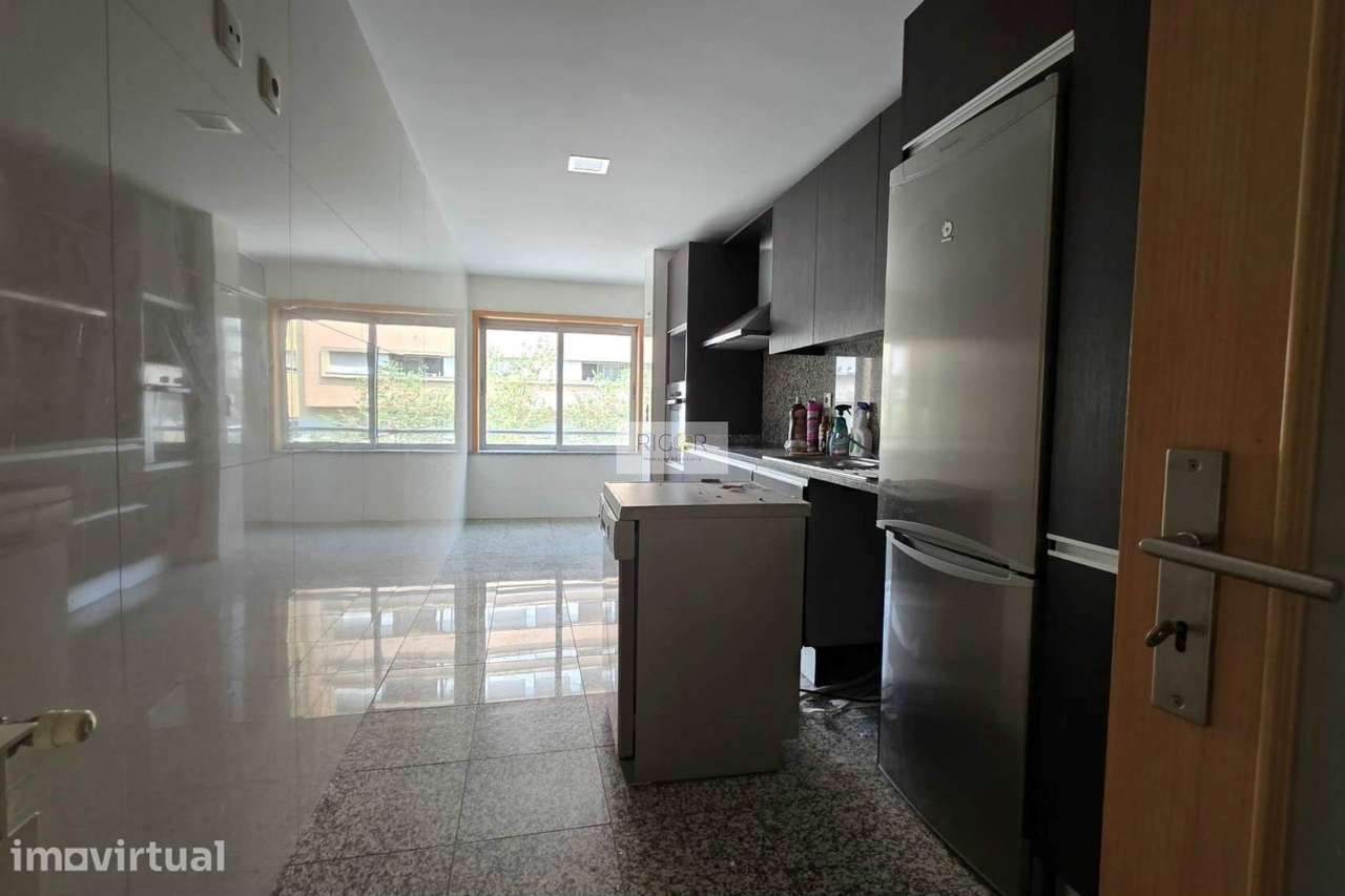 Apartamento T2+1 no Castelo da Maia à estação de Metro e Ismai. - Grande imagem: 4/19