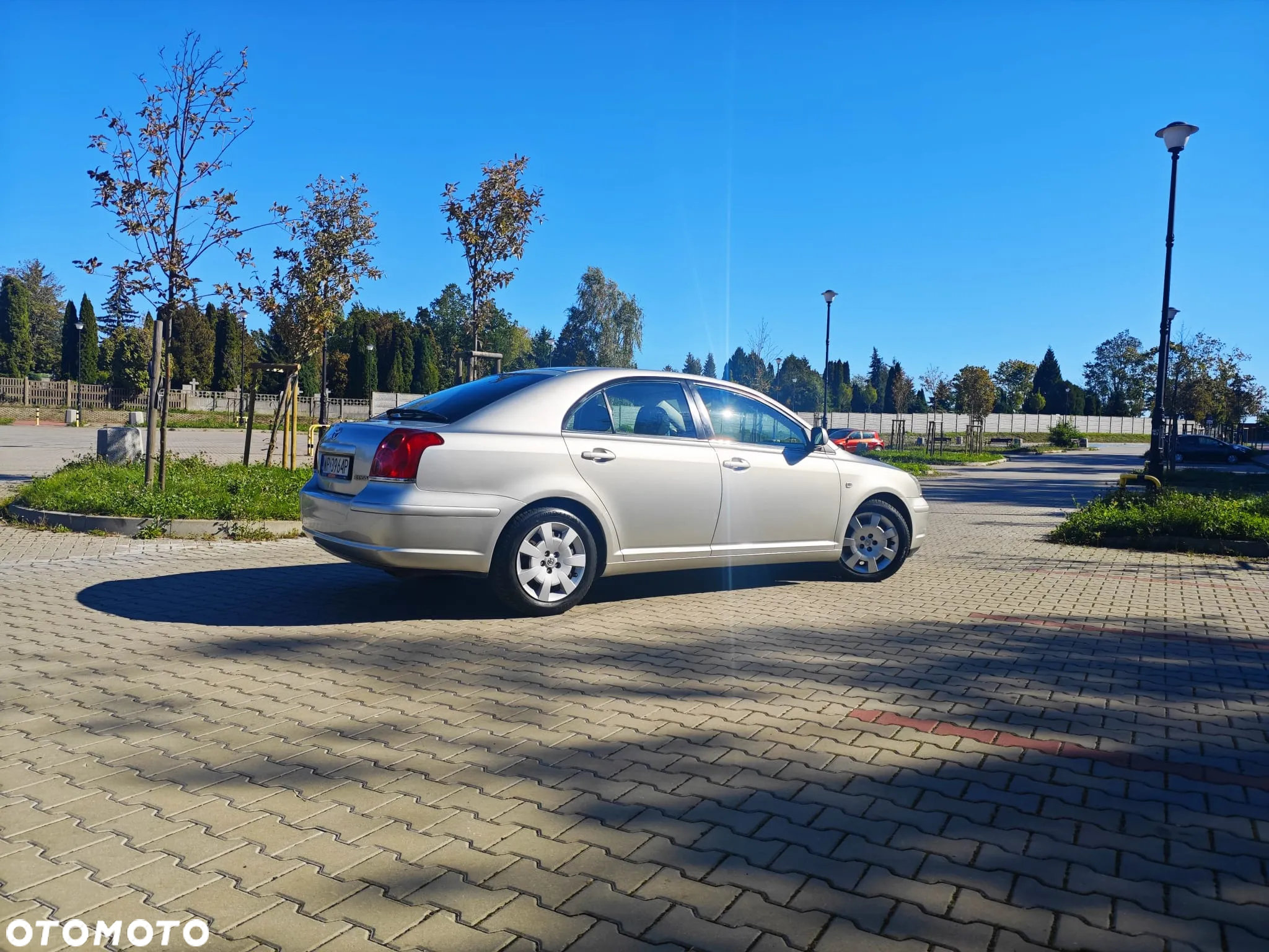Toyota Avensis 1.8 VVT-i Terra Plus - 18