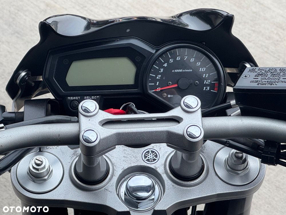 Yamaha FZ - 16