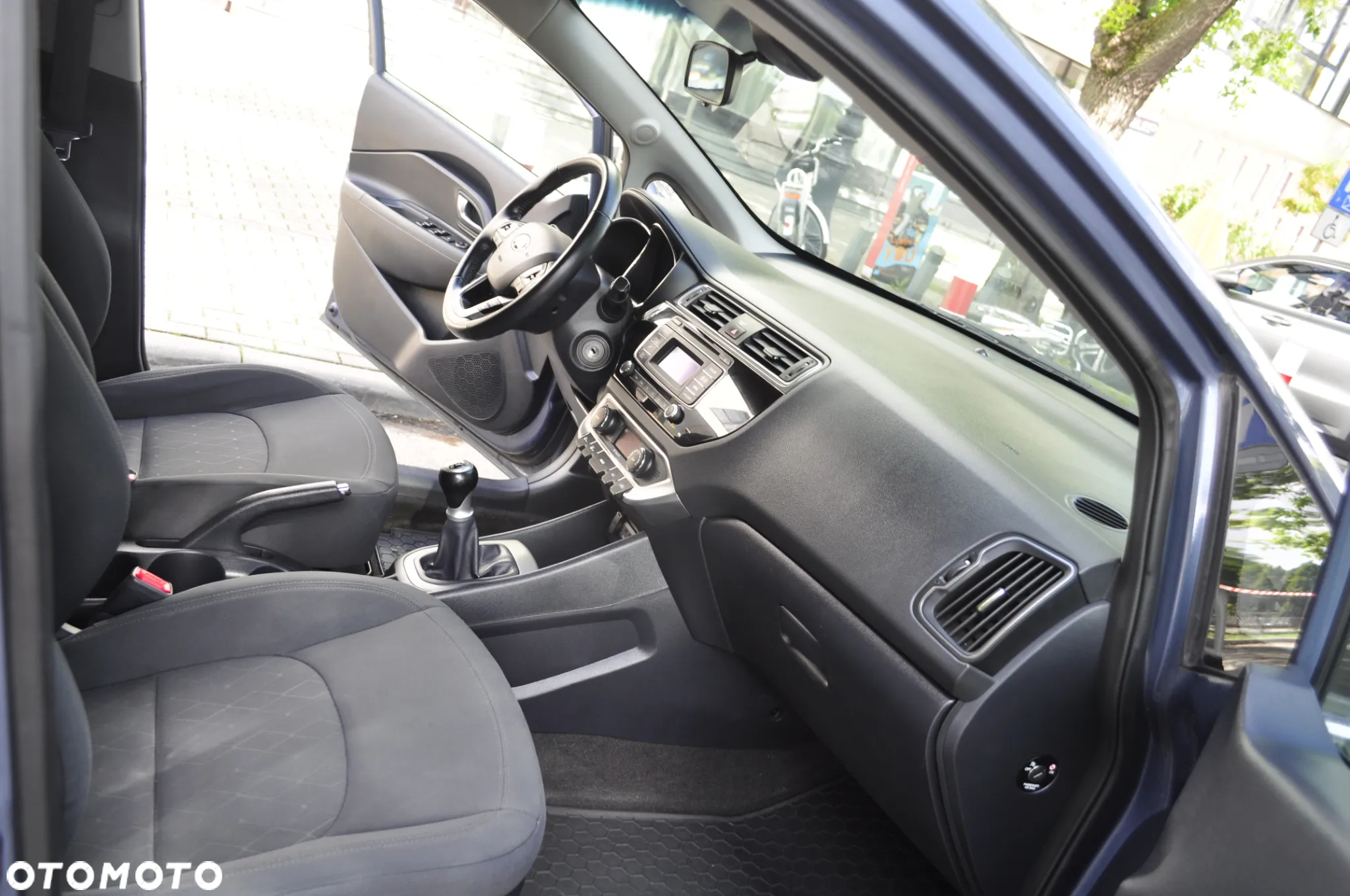 Kia Rio - 21