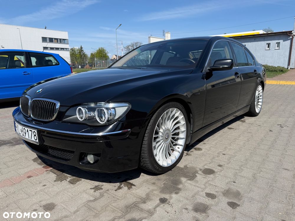 BMW Seria 7 750i - 12