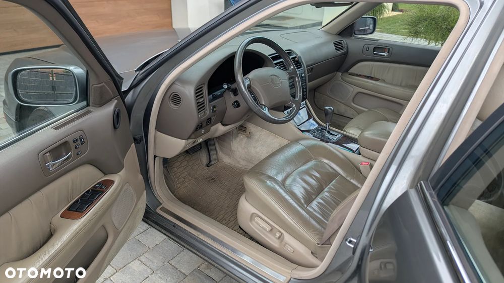 Lexus LS - 16