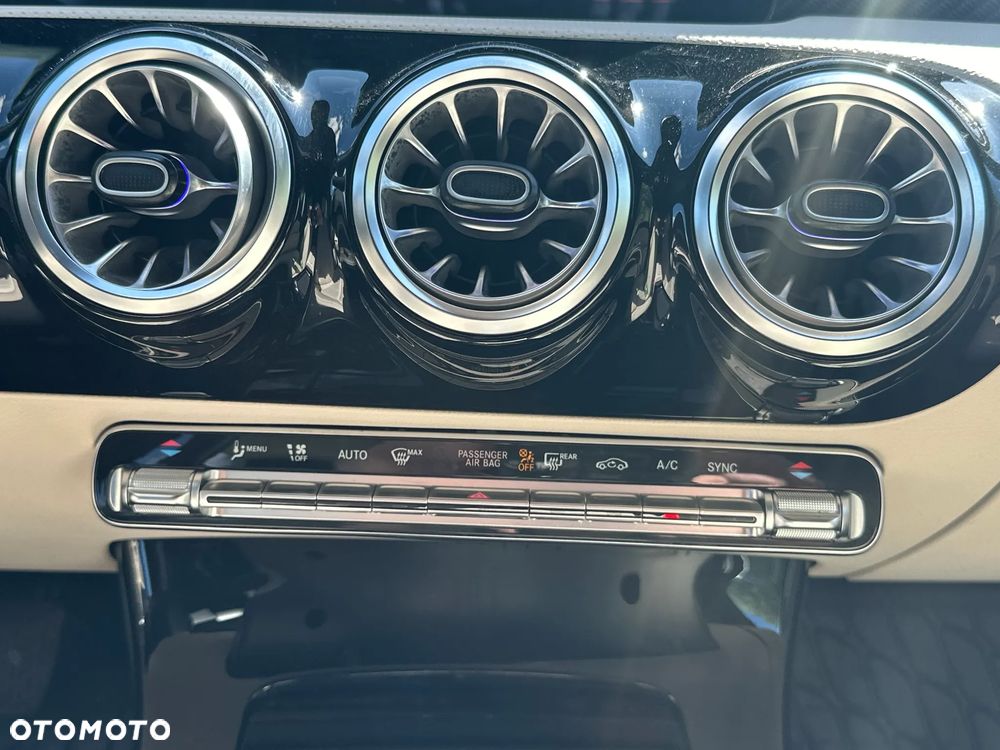 Mercedes-Benz Klasa A 220 4-Matic Progressive 8G-DCT - 15