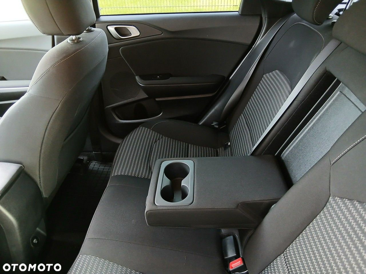 Kia Ceed - 12
