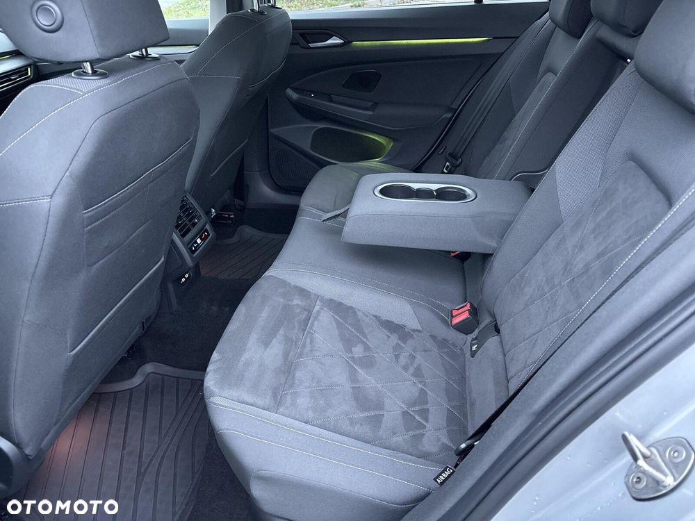 Volkswagen Golf - 32