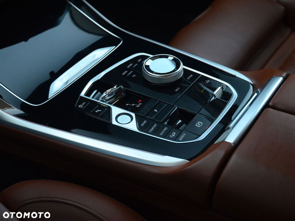 BMW X7 - 28