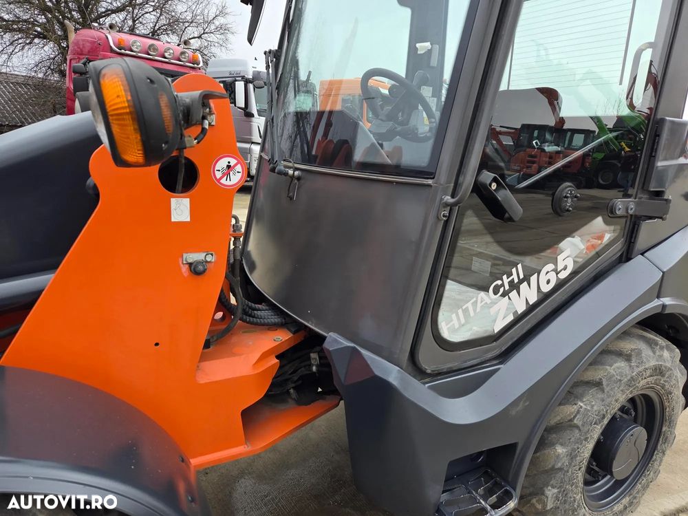 Hitachi ARTICULAT ZW65, Ridica 2,4tone la 3,2m, incarca 8x4 si semiremorci basculabile, 2019, 1.790h, 4x2, Cupla rapida, cupa 1mc, furci, AC, Anvelope 70%-ok, STARE FOARTE BUNA, POSIBILITATE LEASING 3 ani-PROMOTIE 34.900 EUR+Tva - 12