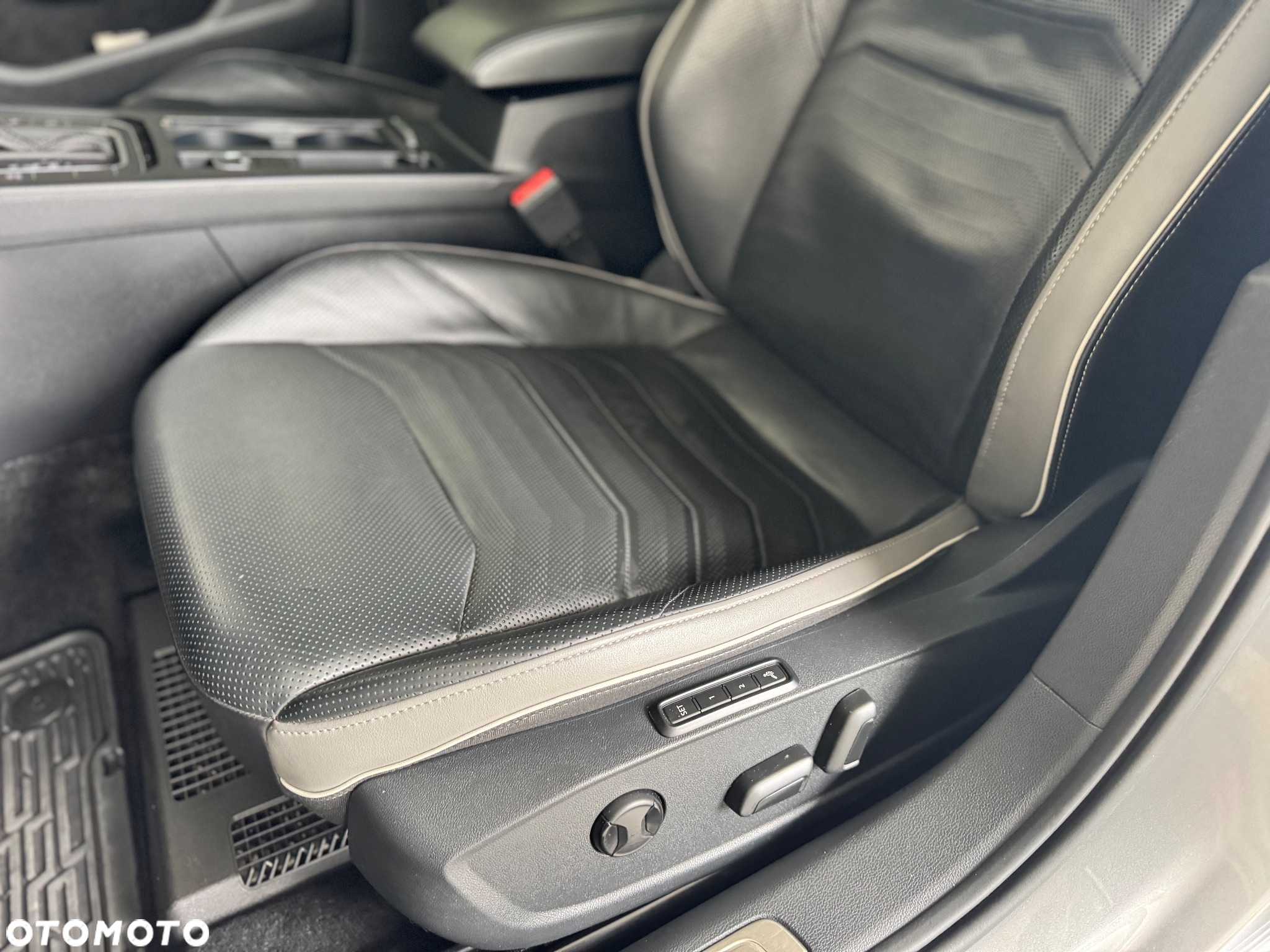 Volkswagen Arteon 2.0 TSI OPF 4Motion DSG R-Line - 28