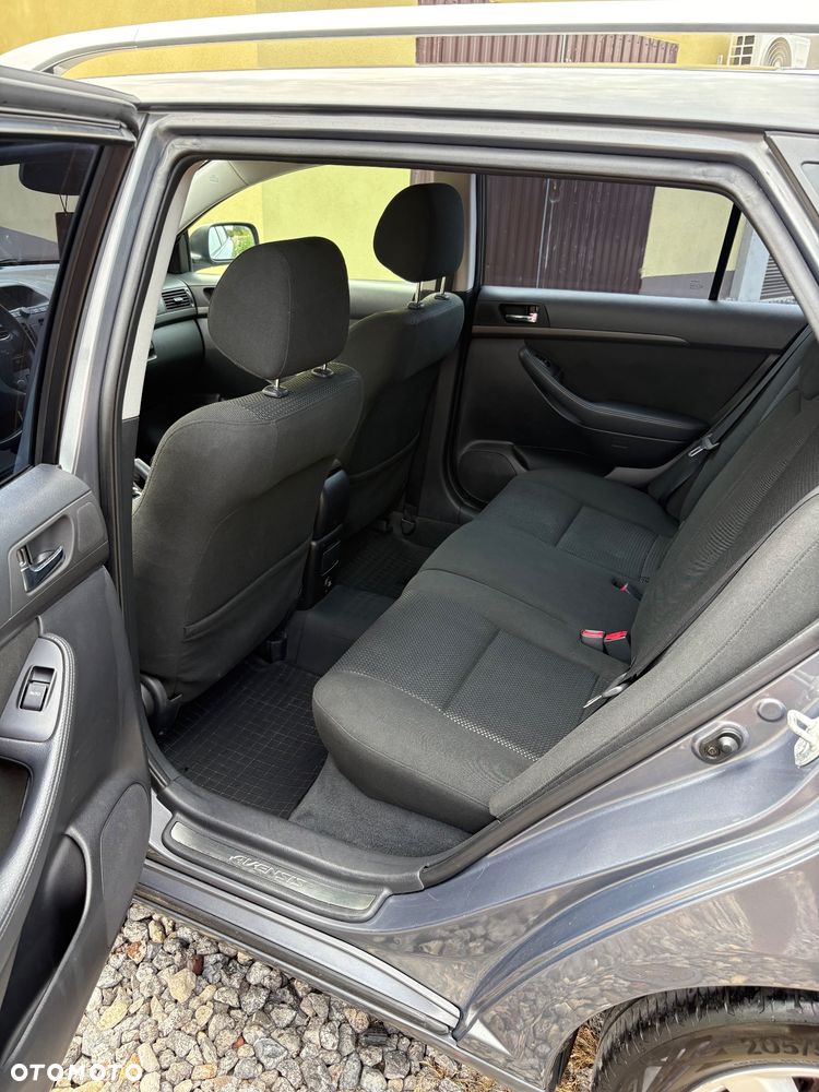 Toyota Avensis 2.0 VVT-i Executive - 14