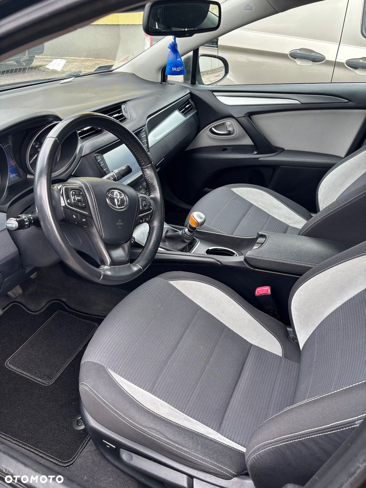 Toyota Avensis 1.6 D-4D Premium - 16