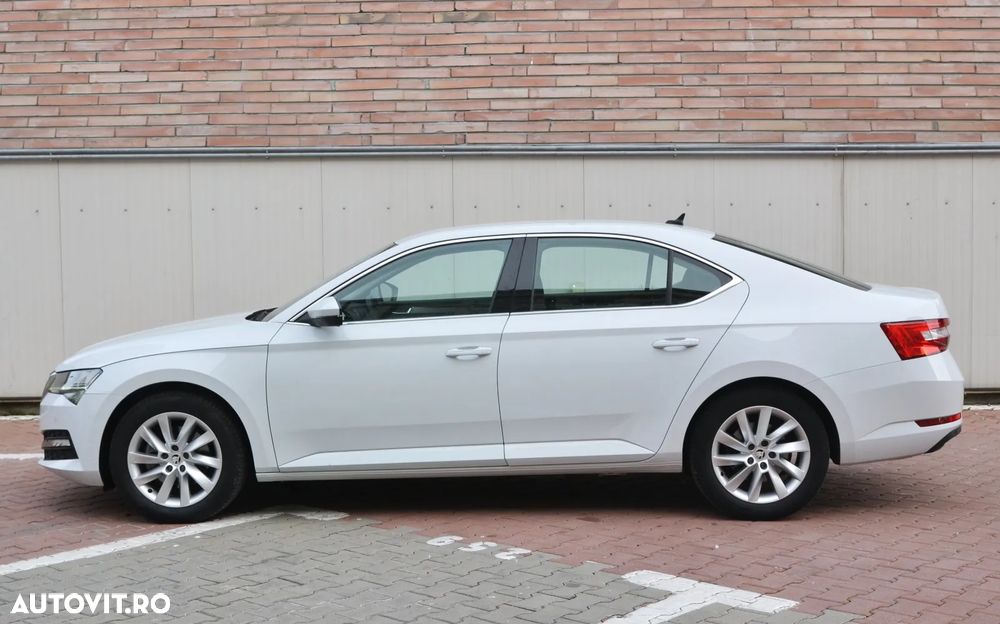 Skoda Superb 2.0 TDI DSG Premium Edition - 23