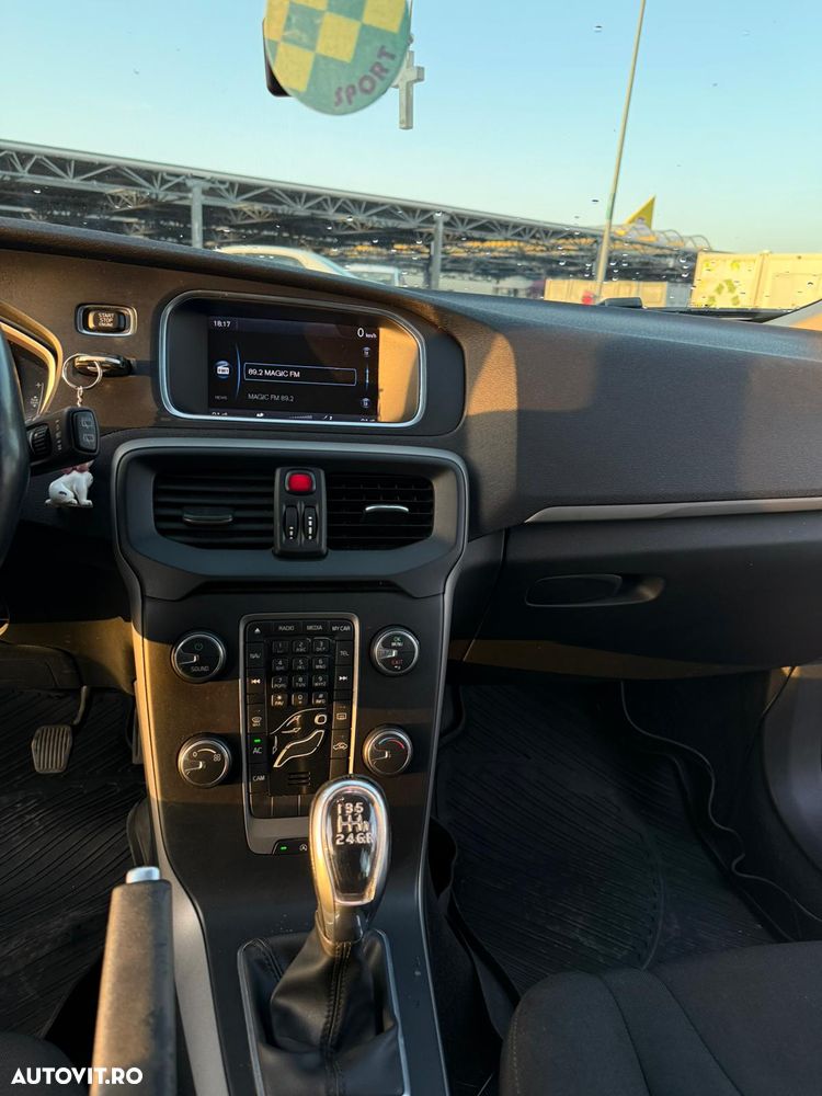 Volvo V40 D3 R Design - 7