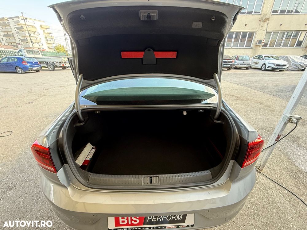 Volkswagen Passat 2.0 TDI DSG Highline - 19
