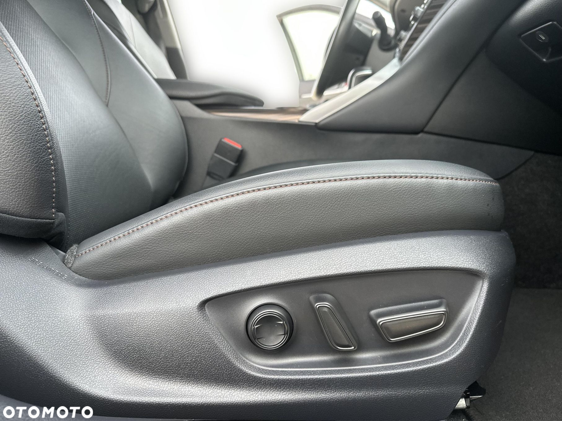 Toyota Camry 2.5 Hybrid Executive CVT - 19