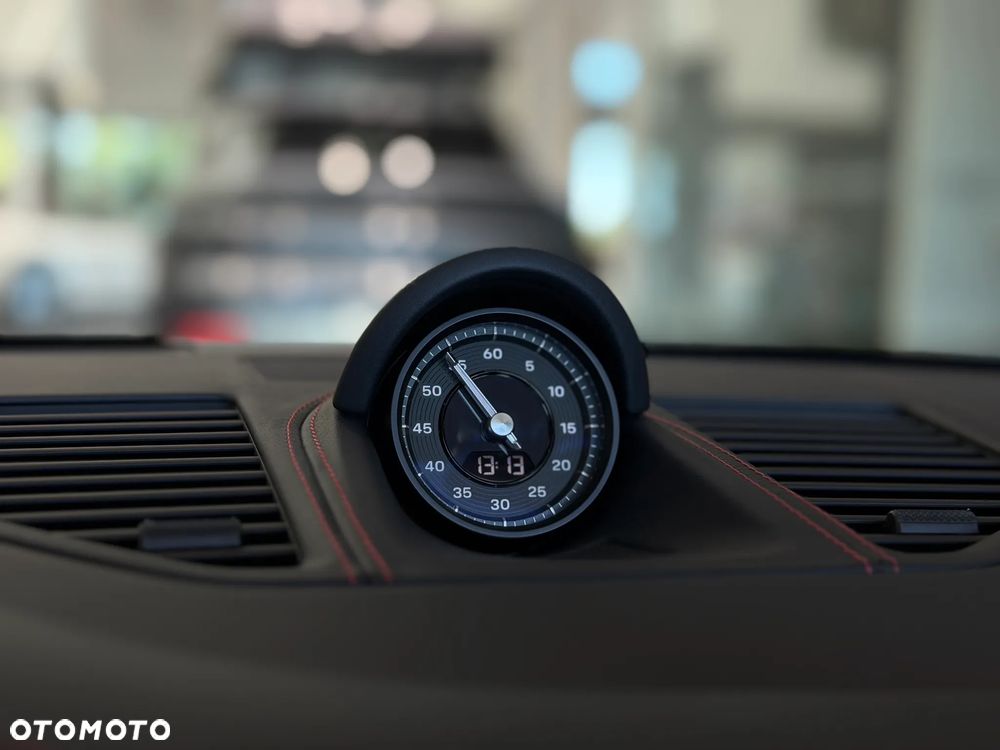 Porsche 911 Carrera 4S - 35