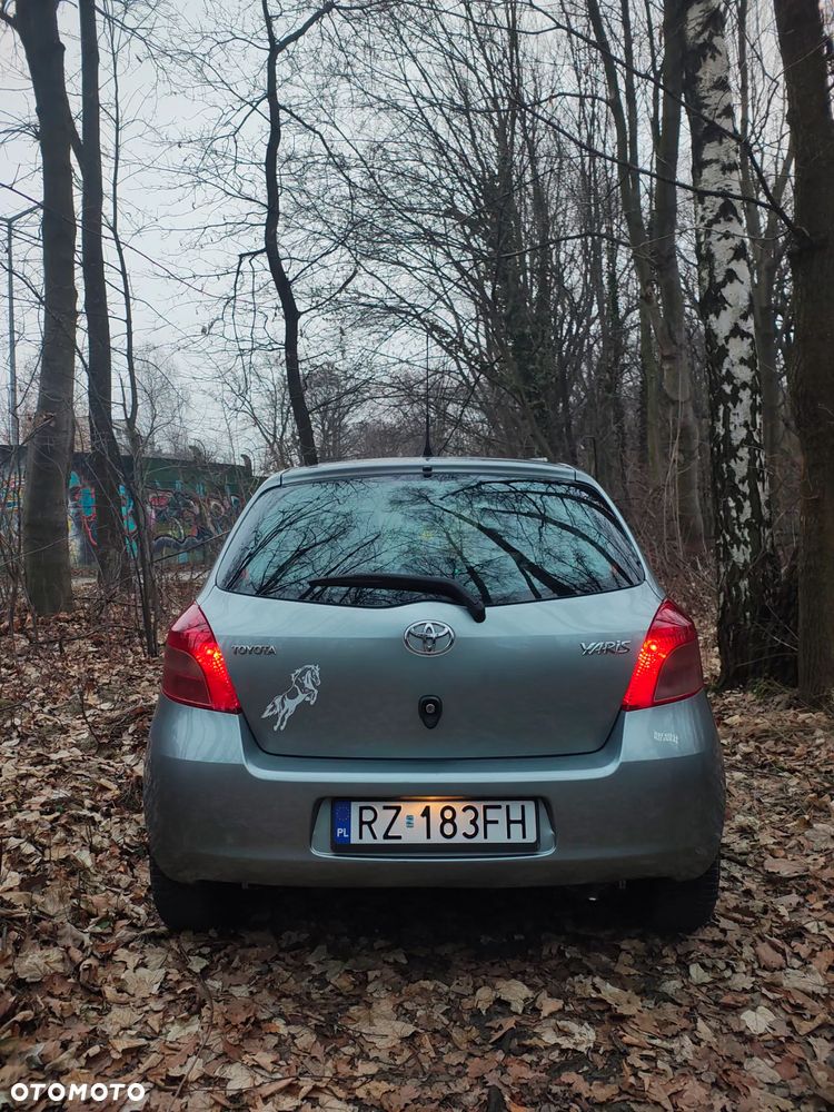 Toyota Yaris 1.3 Terra - 11