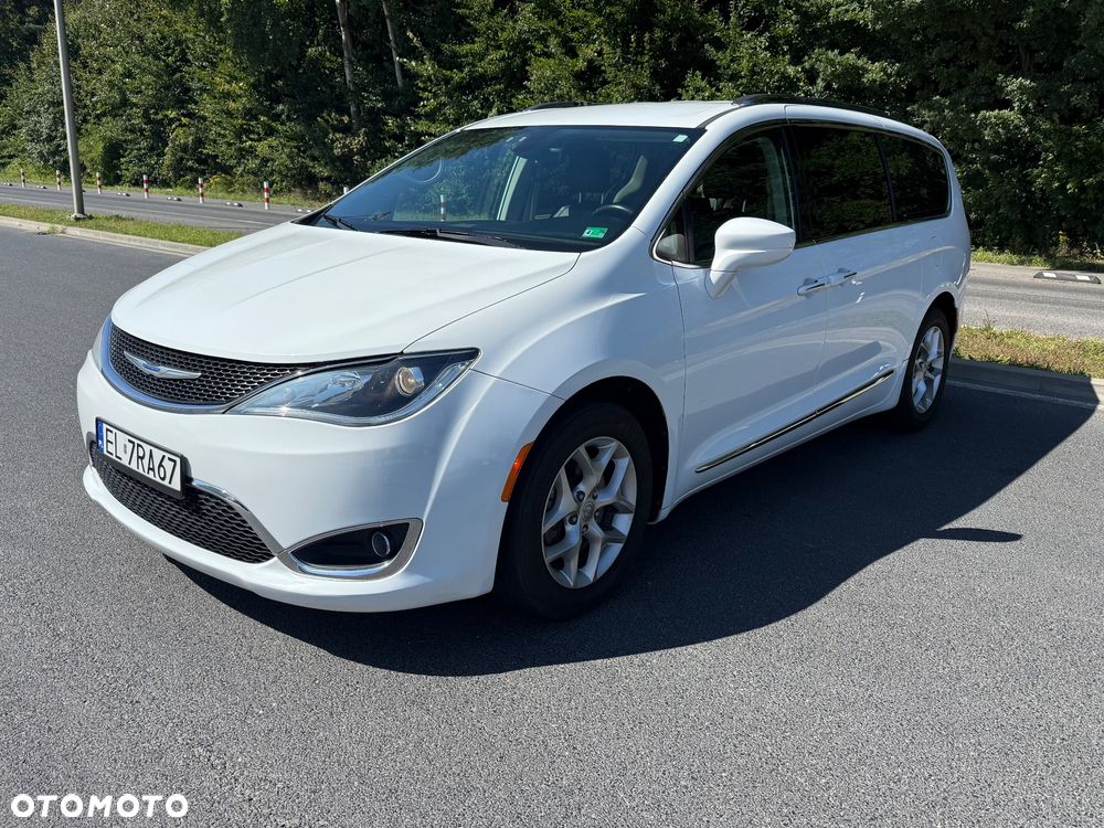 Chrysler Pacifica - 7