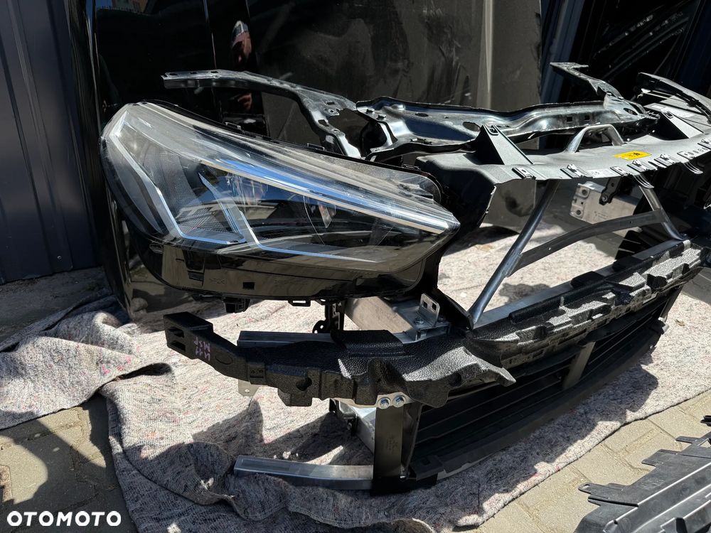 PAS PRZEDNI BMW X1 U11 ORYGINAŁ CAŁY - 3
