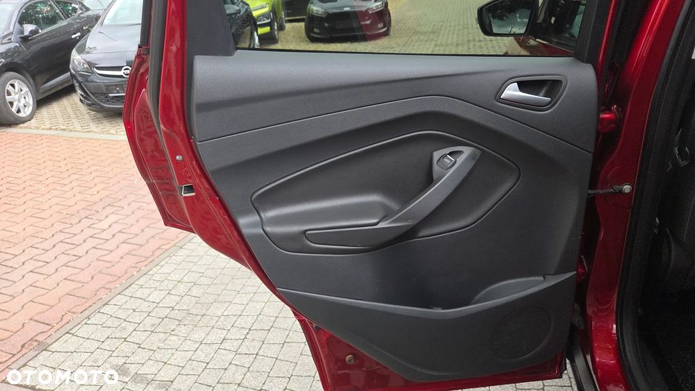 Ford Kuga 2.0 TDCi 2x4 Titanium - 26