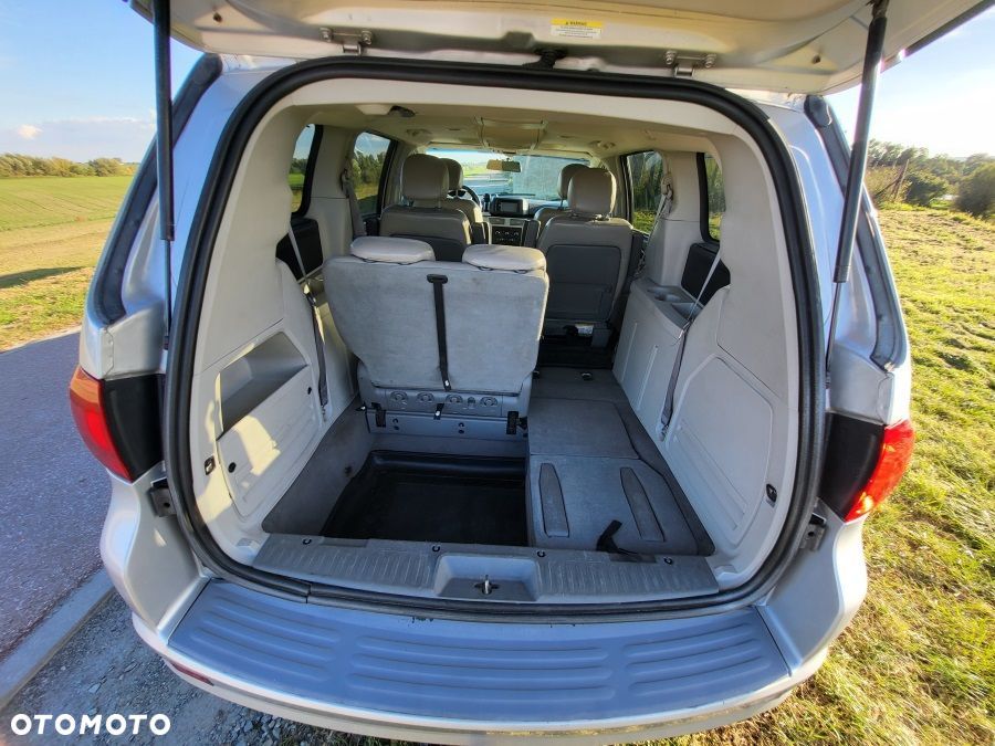 Volkswagen Routan - 17