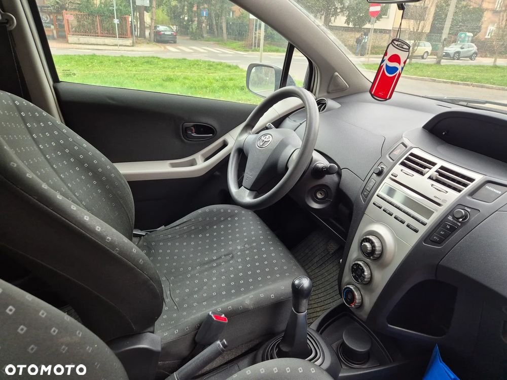 Toyota Yaris 1.0 Terra - 12