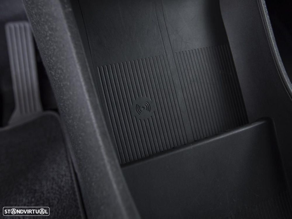 Volvo EX30 Single Motor Extended Range RWD Core - 28