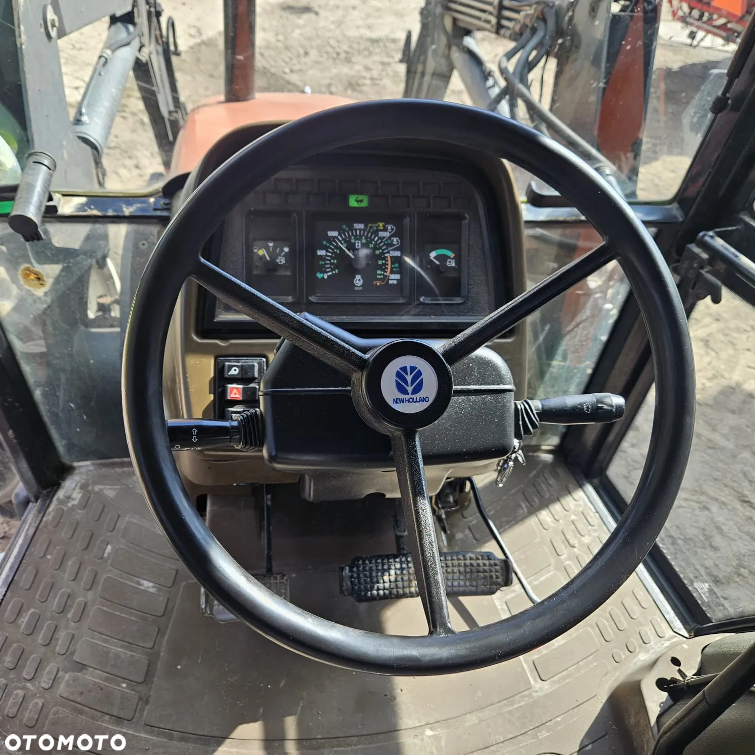 New Holland L75 - 10
