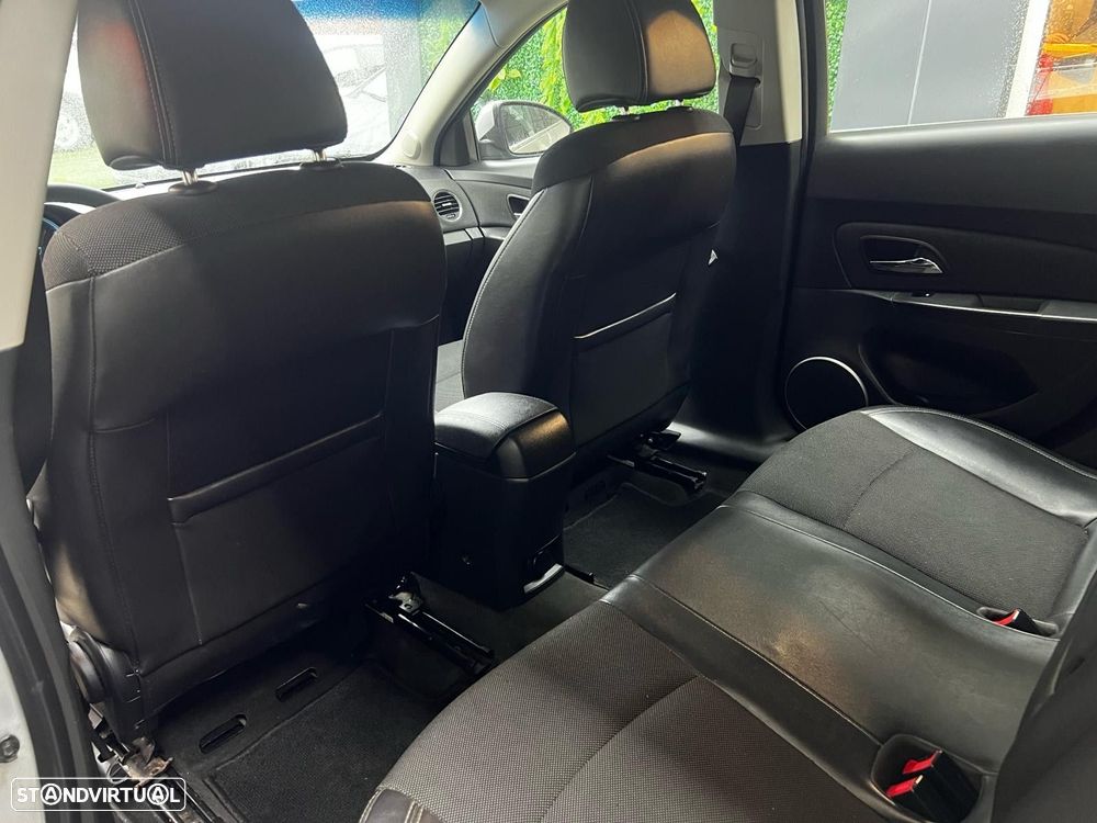 Chevrolet Cruze SW 1.7 VCDi LTZ - 11