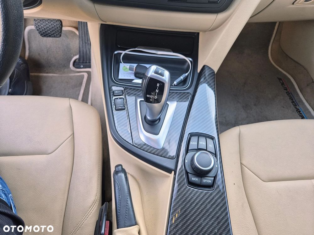 BMW Seria 3 328i Sport-Aut Luxury Line - 28