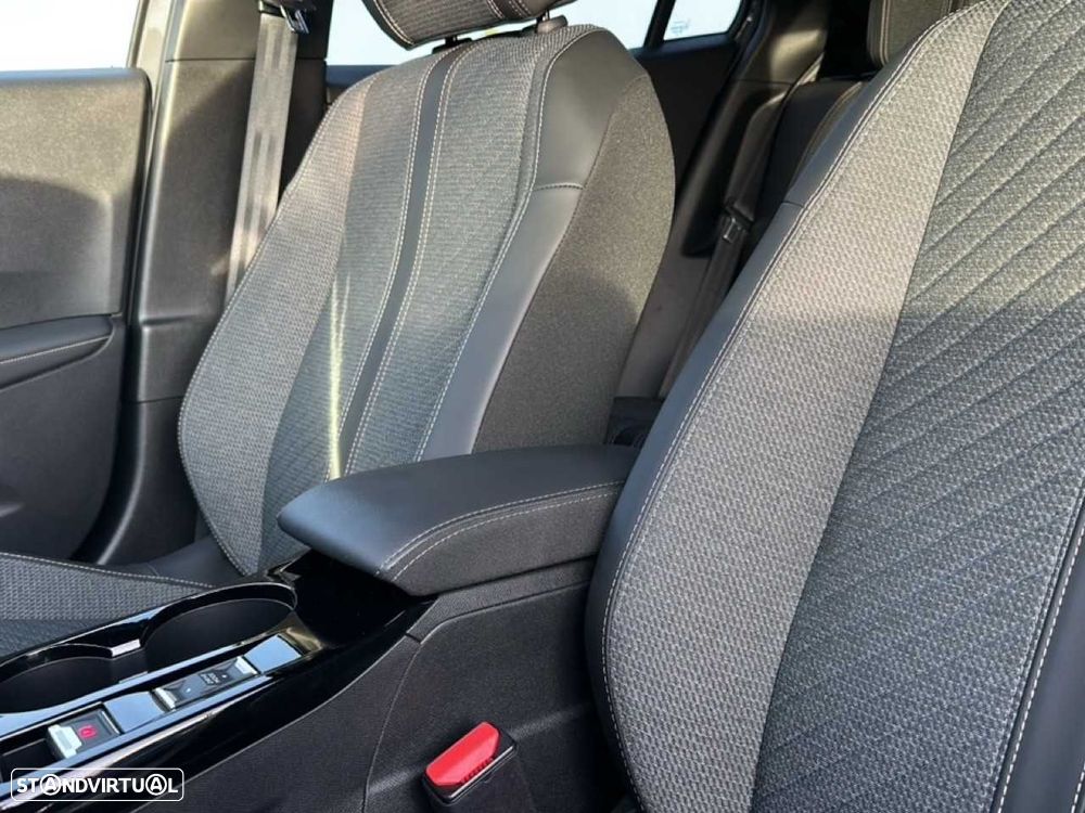 Peugeot 2008 1.2 Hybrid Allure e-DCS6 - 17