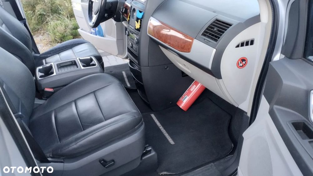 Chrysler Grand Voyager - 13