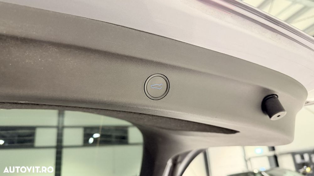 Tesla Model Y Performance Dual Motor AWD - 21