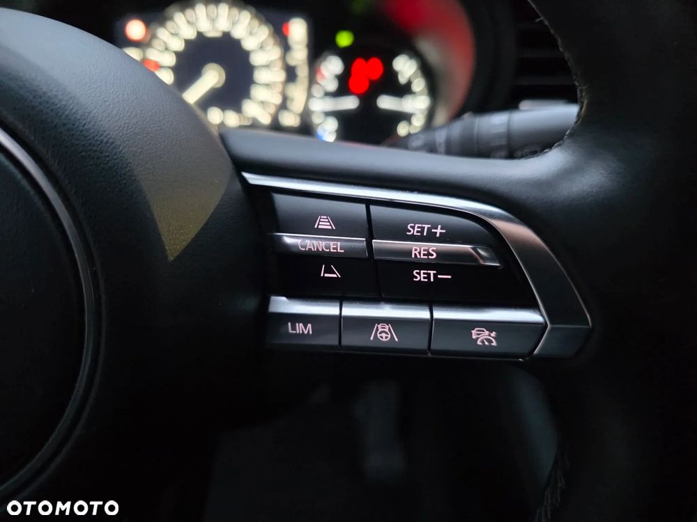 Mazda 3 2.0 mHEV Hikari - 28