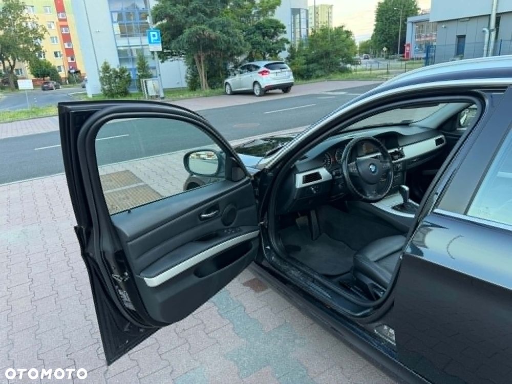 BMW Seria 3 325i xDrive - 18